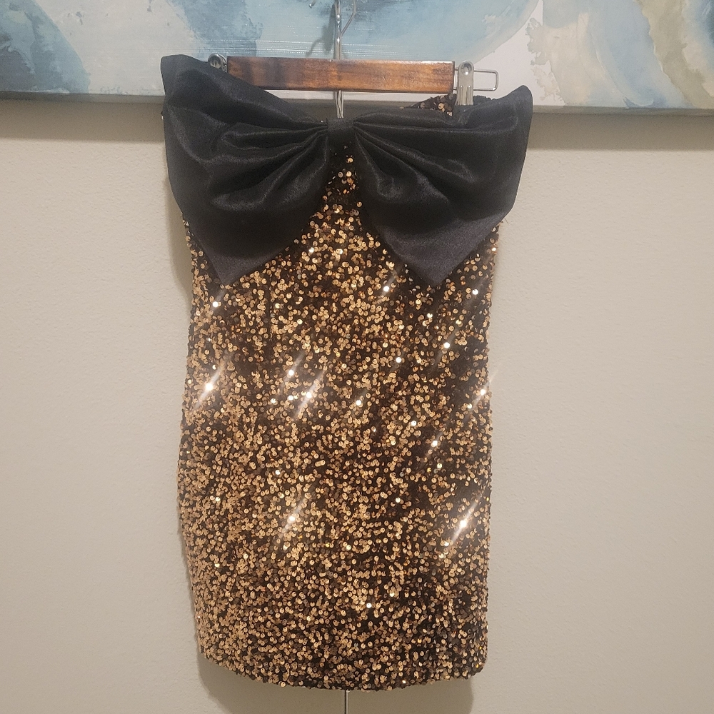 Elegant Strapless Black and Gold Sequin Dress